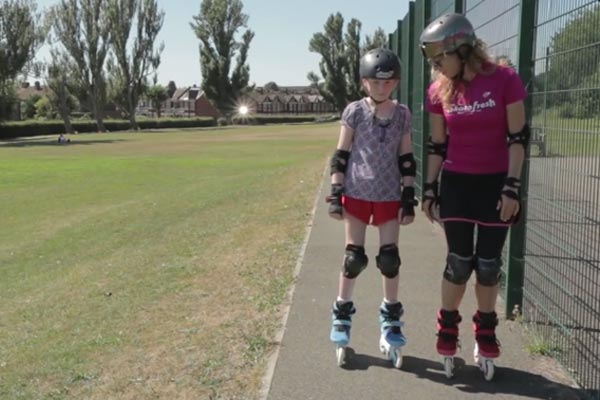 آموزش اسکیت رولینگ و اسکیت برد آموزش اسکیت به کودکان و کراس اور