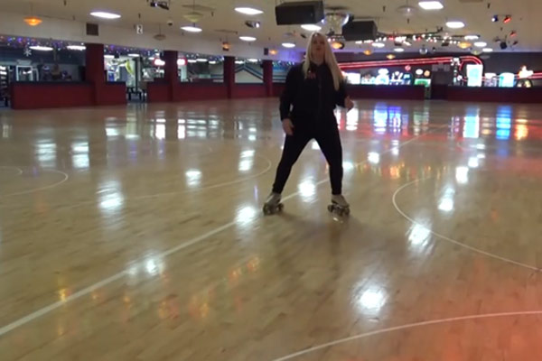 آموزش اسکیت رولینگ و اسکیت برد و حرکت برگشتن به عقب