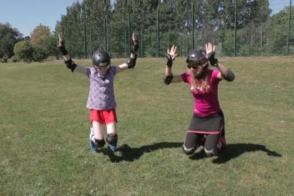 آموزش اسکیت به کودکان زمین خوردن اسکیت سوار